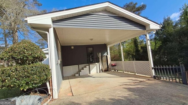 Building Photo - 490 Village Green Ct SW