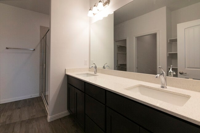 Building Photo - 1450 Waterview Dr