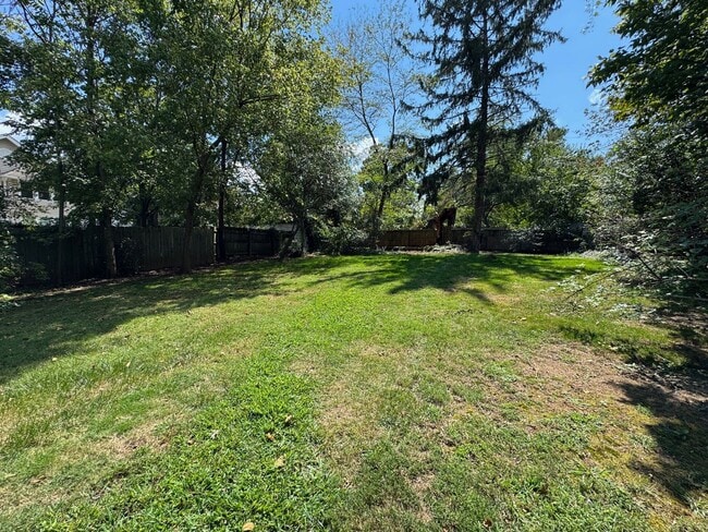 Building Photo - North AVL - Updated Spacious 2/2 Home