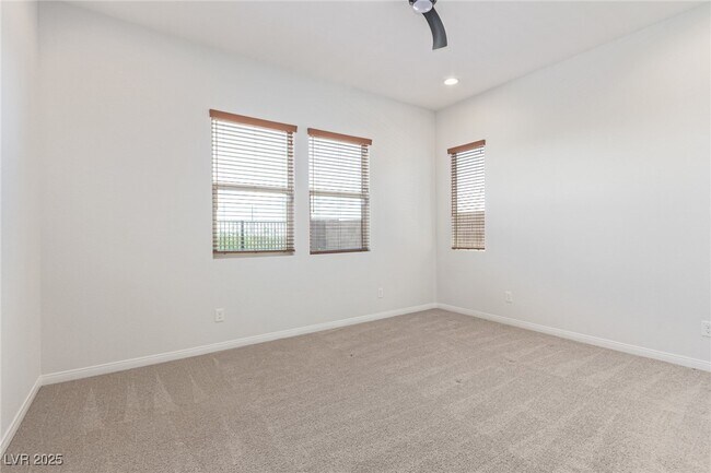 Building Photo - 298 Nine Mile Creek Dr