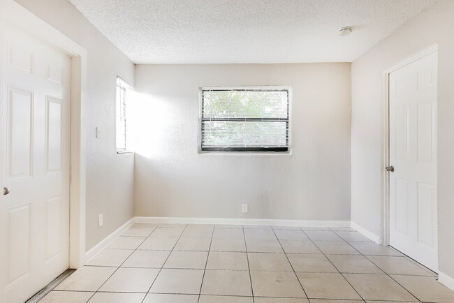 Building Photo - 2080 NW 5th Terrace