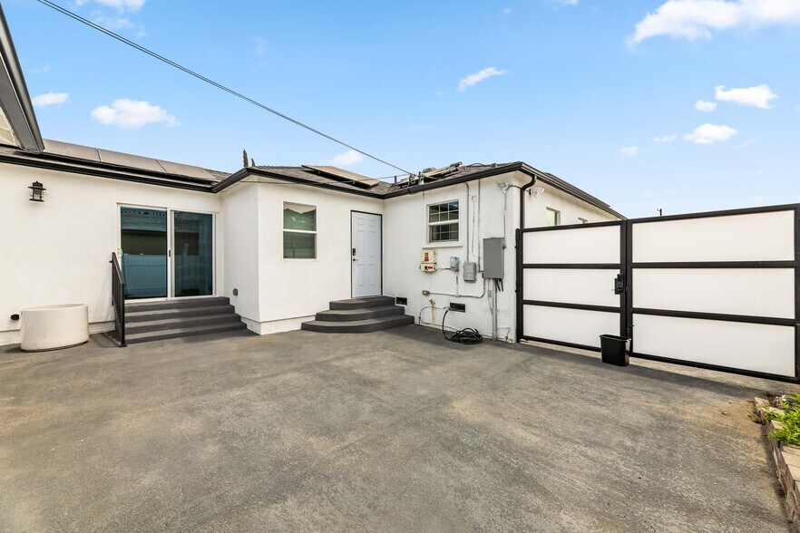 Building Photo - 7637 Radford Ave