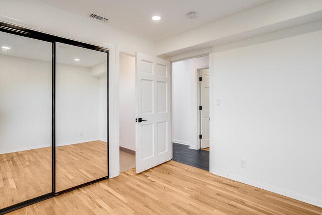 Building Photo - 15851 Mulholland Pl