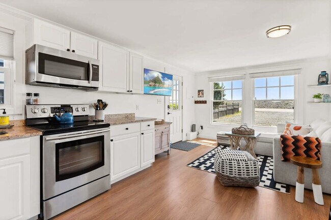 Building Photo - 1611 NH-1A