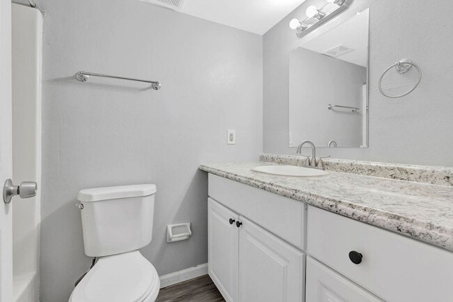 Building Photo - 309 N 12th St