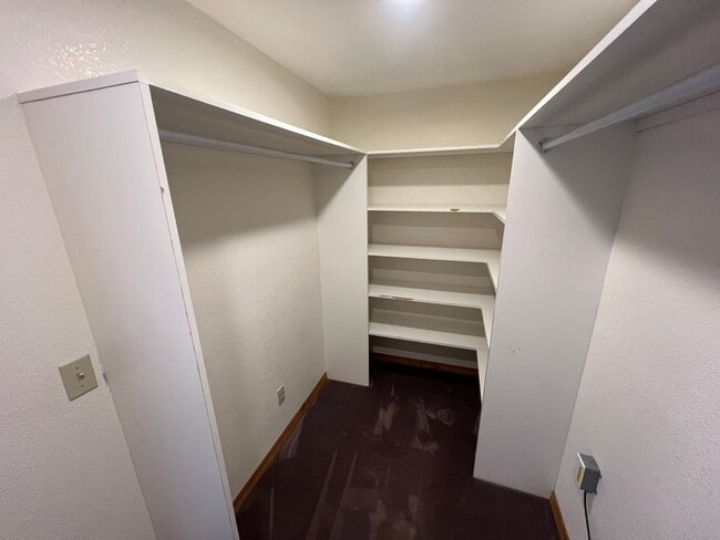 Building Photo - Well Maintained Three Bedroom Home in South Salem with Fenced Backyard