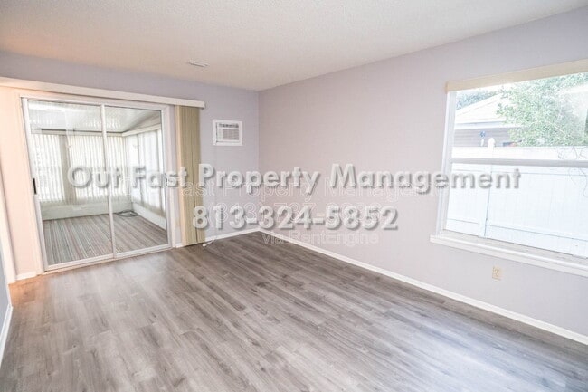 Building Photo - 2764 Kavalier Dr