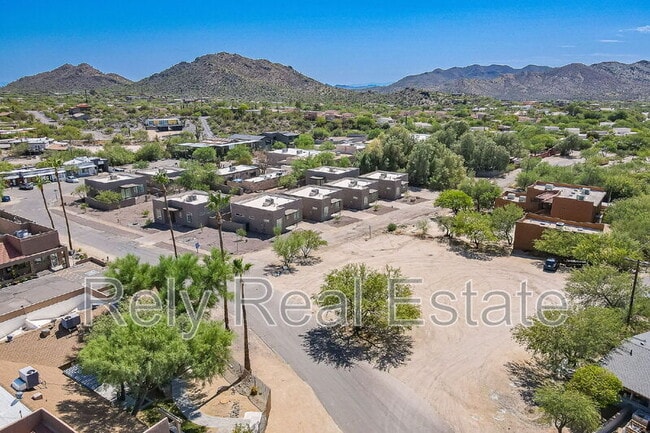 Building Photo - 6050 E Hidden Valley Dr