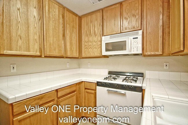 Building Photo - 1120 E Monte Vista Ave, Turlock, CA 95382