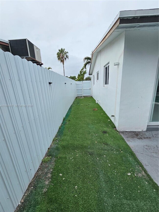 Building Photo - 1421 NW 65th Terrace