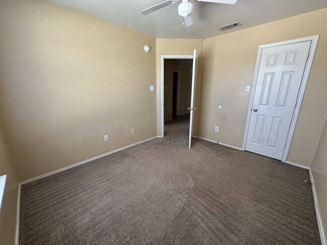 Building Photo - 1312 Saddle Dr
