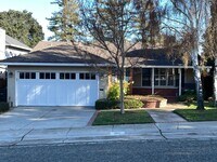 Building Photo - Charming 3bd / 2.5 ba home- Great location...