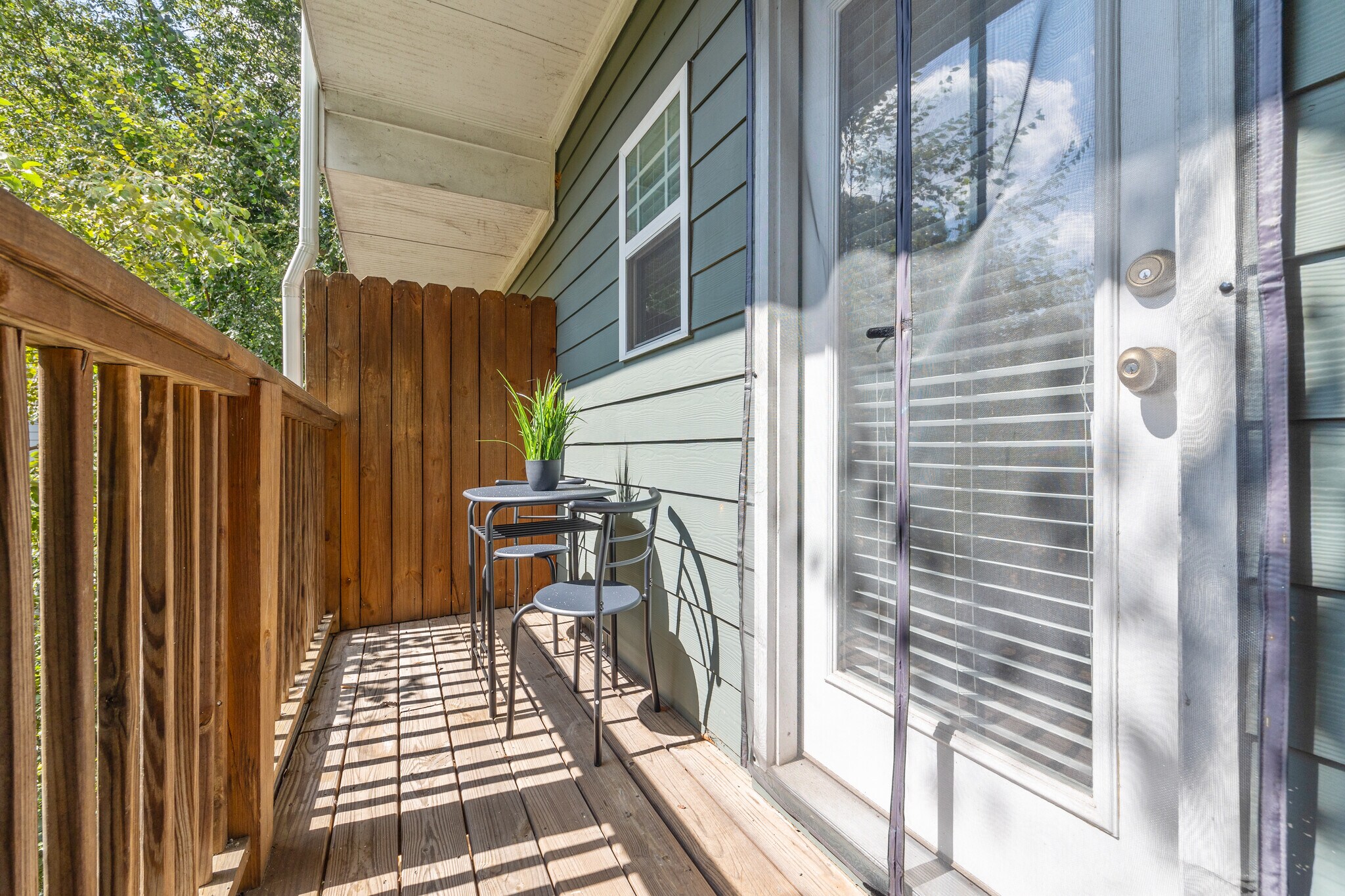 Building Photo - 1365 Memorial Dr SE