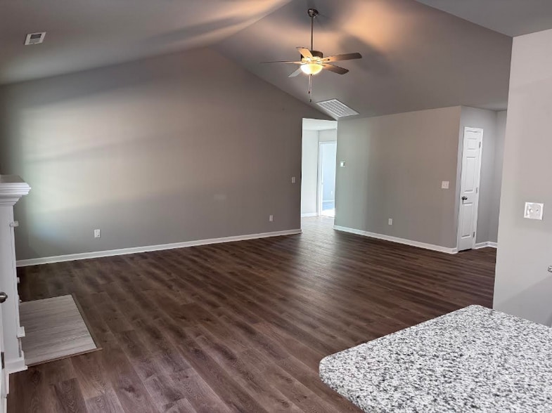 Building Photo - 405 Grand Oaks Dr