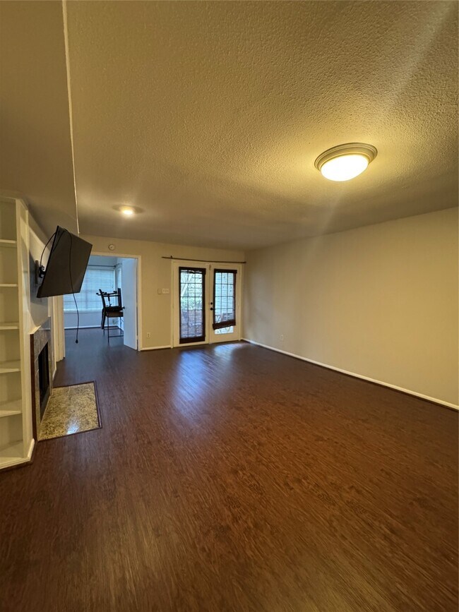 Building Photo - 2425 Holly Hall St