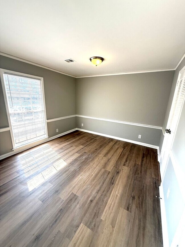 Building Photo - ** 3 bed 2 bath located in RidgeField ** Call 334-366-9198 to schedule a self showing