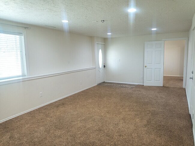 Building Photo - 9658 W Heather Rd