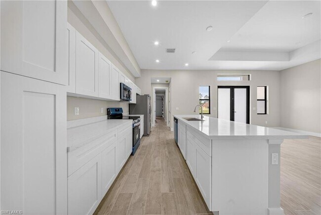 Building Photo - 1204 Moore Ave