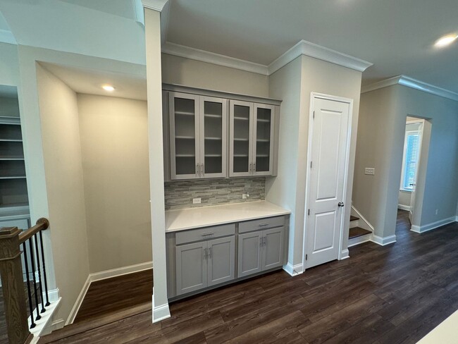 Building Photo - Affluent 3 Bedroom 3.5 Bath Townhome in th...