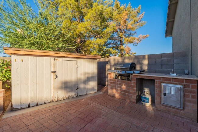 Building Photo - Spacious 5-Bedroom Home with Open Layout & Private Backyard