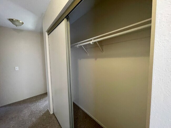 Building Photo - Apple Valley-Cute Starter Home- 2 Bedrooms, 2 Bathrooms, All Appliances Included, Fully Fenced