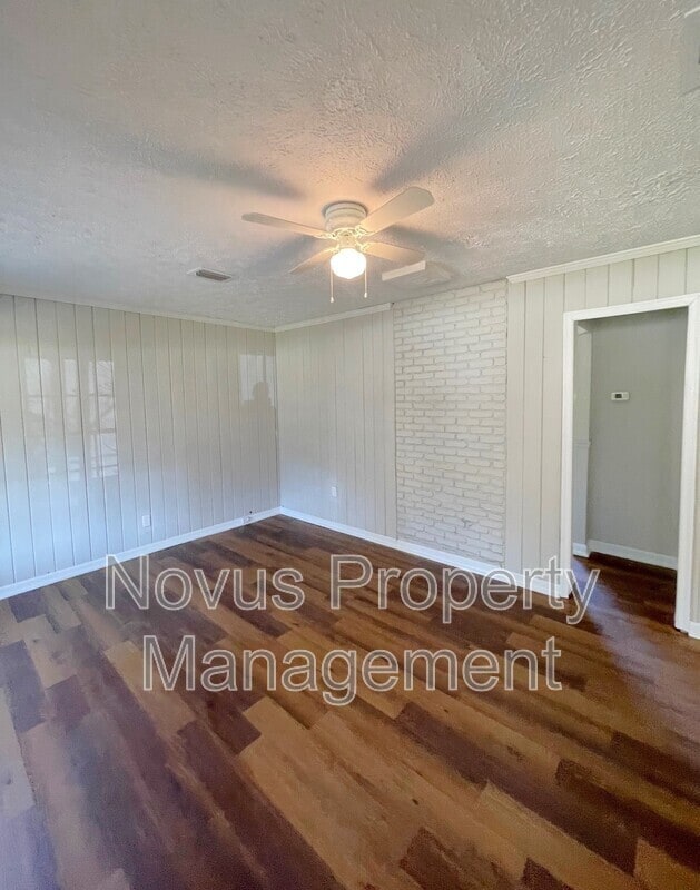 Building Photo - 135 Love St