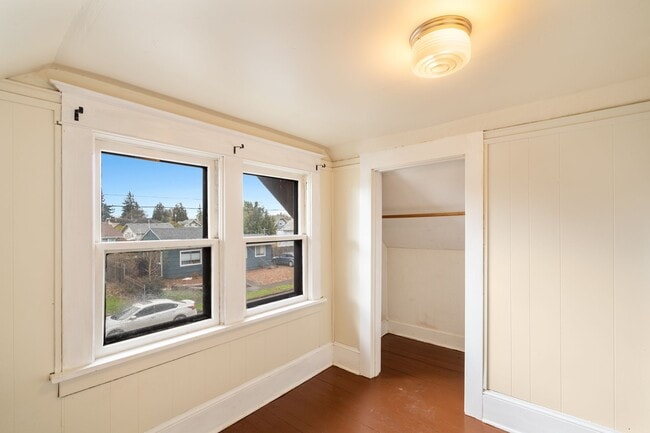 Building Photo - 4036 SE 63rd Ave