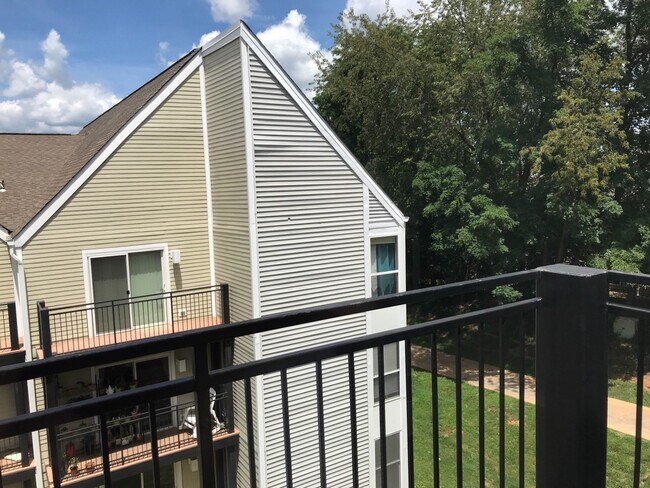 Building Photo - 1396 Hunters Rd