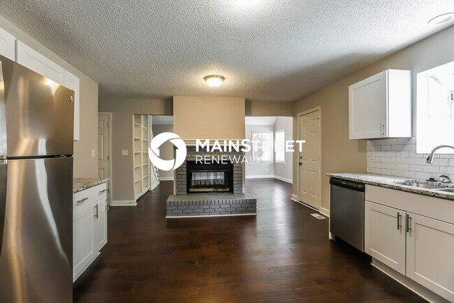 Building Photo - 4 Bedroom Pet-Friendly Home in LIBERTY, MO with Main Street Renewal
