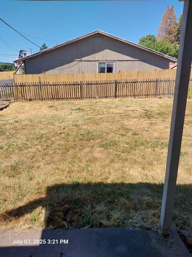 Building Photo - 170-190 Dahlia Street, Yamhill