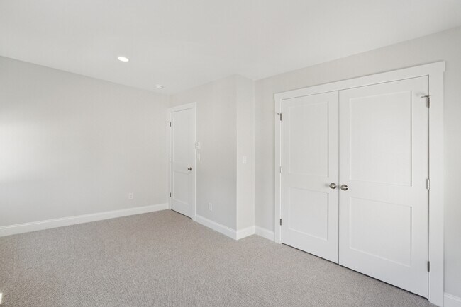 Building Photo - 1 Hoxton Ln