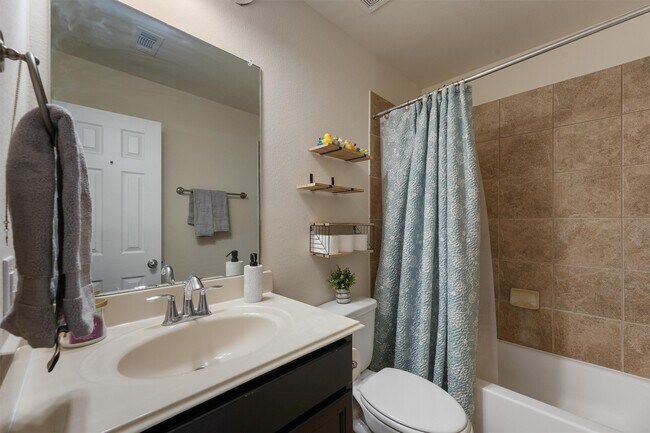 Building Photo - 2202 Cherryville Dr