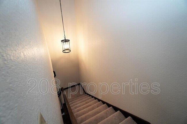 Building Photo - 3392 S Maze Ave
