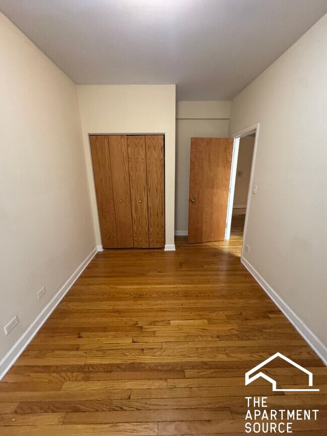 Building Photo - 1336 W Estes Ave