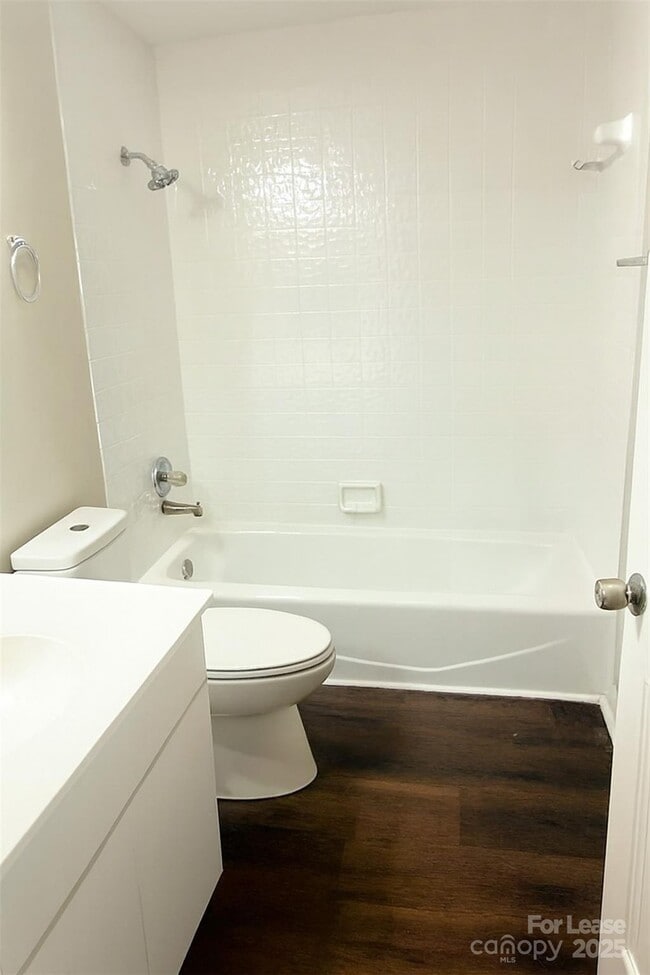 Building Photo - 1840 J Julian Ln