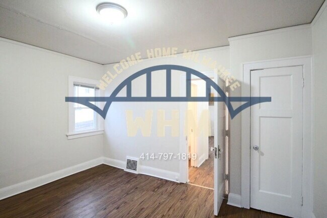 Building Photo - 221 W Ring St