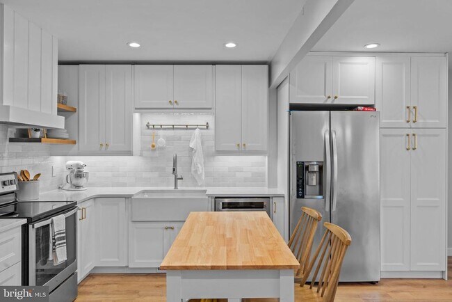 Building Photo - 1232 Peggy Dr