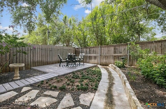 Building Photo - 313 Quarry St