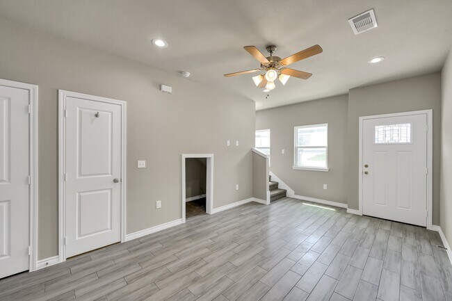 Building Photo - 11756 White Cedar St