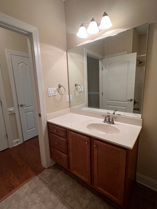 Building Photo - 210 Fountainhead Ln