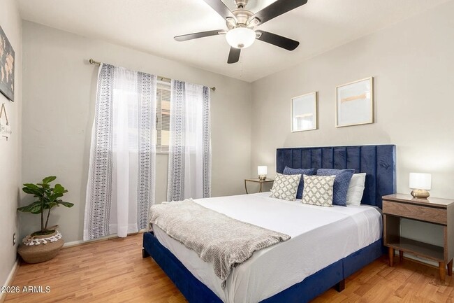 Building Photo - 1412 W 7th Pl