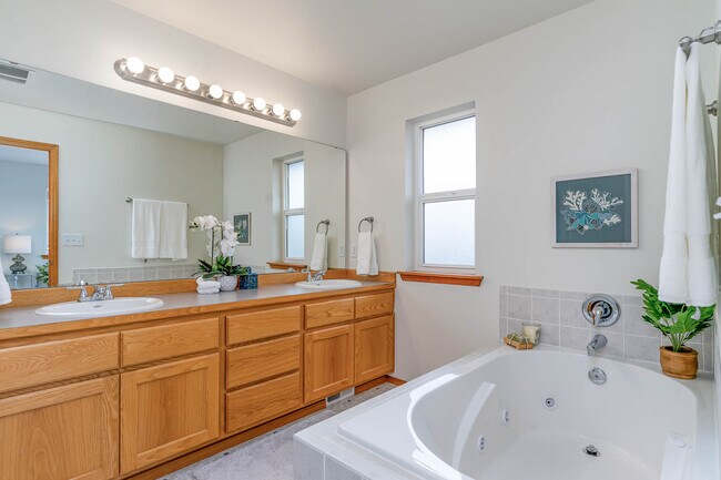 Master Bath - 16117 1st Ave NE