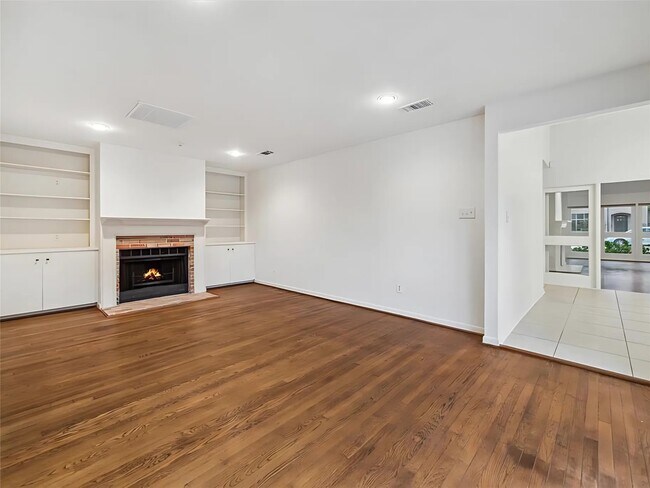 Building Photo - 4040 Overbrook Ln