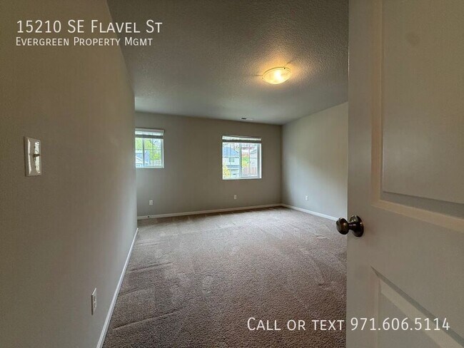 Building Photo - 15210 SE Flavel St