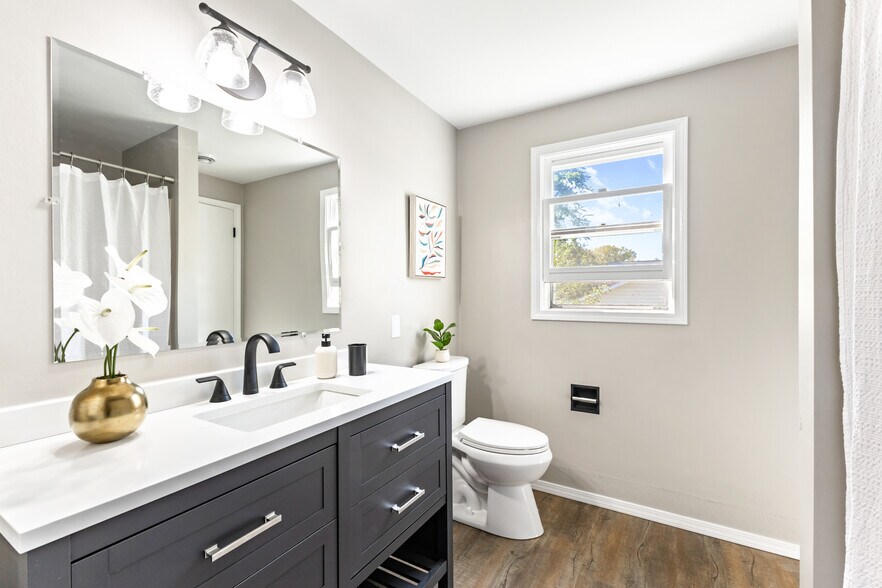 Building Photo - 2437 Deer Trl