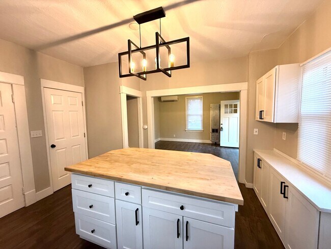 Building Photo - Monroe 1 Bedroom Home