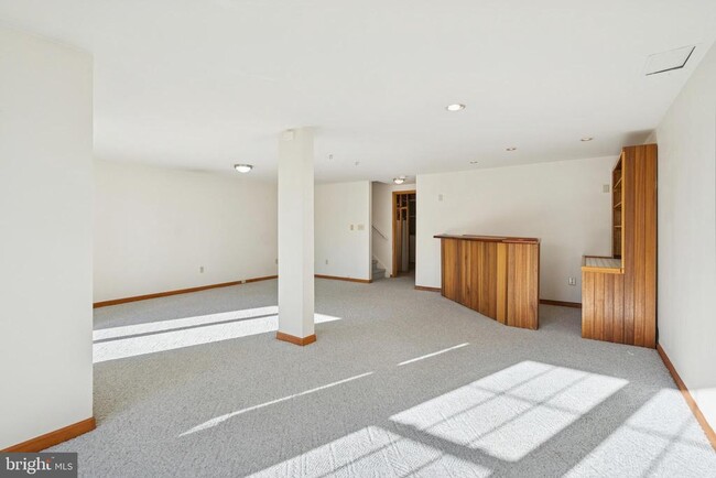 Building Photo - 28 Victoria Cir