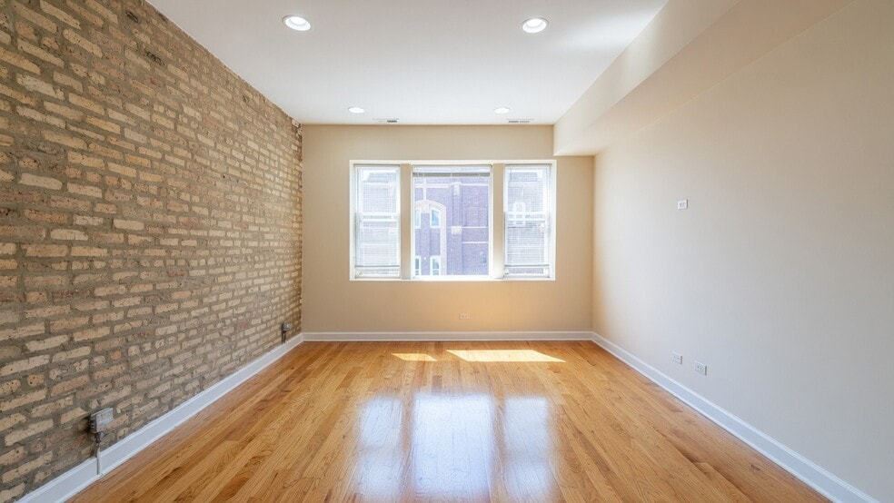 Building Photo - 4609 N Kimball Ave