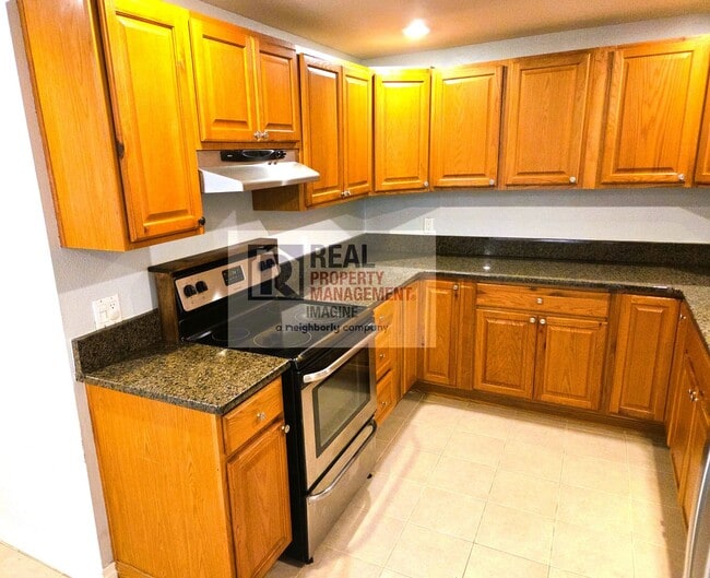 Building Photo - Wonderful 3 Bedroom, 1 Bath With Garage an...