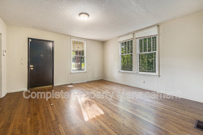 Building Photo - 104 Henley St